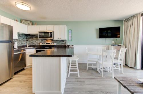 Photo #2 of 0812 Destination Bliss by Atlantic Towers in Carolina Beach, NC