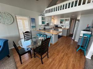 Photo #4 of Oceanfront Cabin 6 W Jacuzzi &awe-inspiring View in Smith River, CA