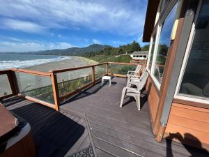 Photo #6 of Oceanfront Cabin 6 W Jacuzzi &awe-inspiring View in Smith River, CA