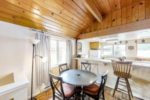 Photo #4 of Lakefront Retreat in Bass Lake, CA