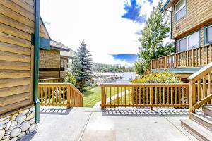 Photo #6 of Lakefront Retreat in Bass Lake, CA
