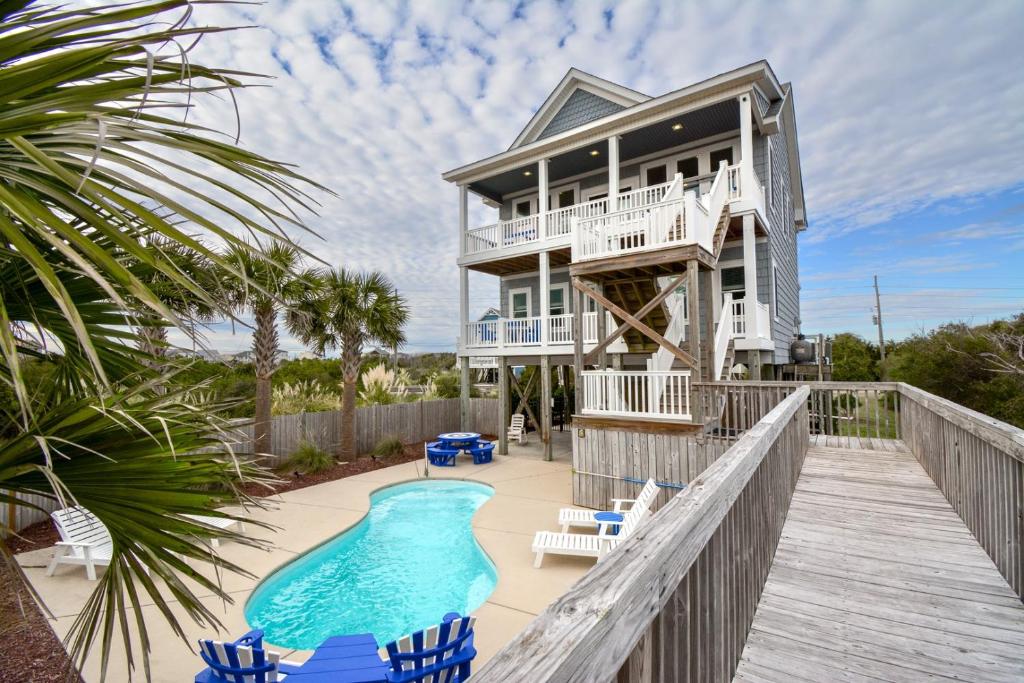 Photo #1 of Good Tide-ings in North Topsail Beach, NC