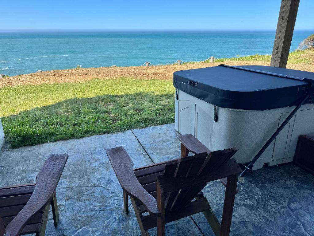 Photo of Dolphin by OceanviewHotTubs Oceanfront Shelter Cove Tesla in Whitethorn, CA