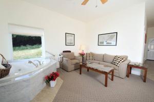 Photo #6 of Dolphin by OceanviewHotTubs Oceanfront Shelter Cove Tesla in Whitethorn, CA
