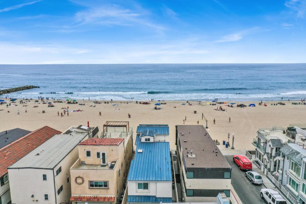 Photo #1 of 3312 W Oceanfront in Newport Beach, CA