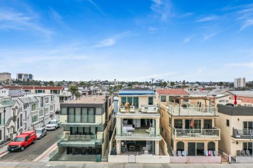 Photo #2 of 3312 W Oceanfront in Newport Beach, CA