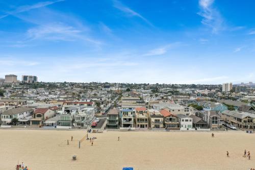 Photo #3 of 3312 W Oceanfront in Newport Beach, CA