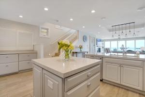 Photo #6 of 3312 W Oceanfront in Newport Beach, CA