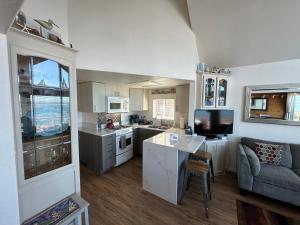 Photo #4 of Oceanfront Cabin 10, Jacuzzi & Breathtaking Views in Smith River, CA