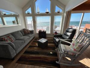 Photo #6 of Oceanfront Cabin 10, Jacuzzi & Breathtaking Views in Smith River, CA