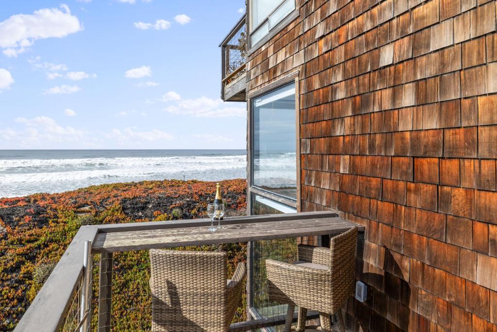 Photo #1 of 7 Pelican! Sweeping Ocean Views & Front Row Beach Access in Watsonville, CA
