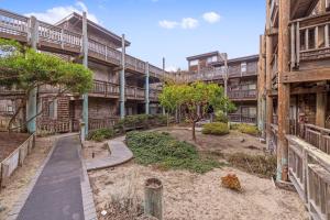 Photo #6 of 7 Pelican! Sweeping Ocean Views & Front Row Beach Access in Watsonville, CA