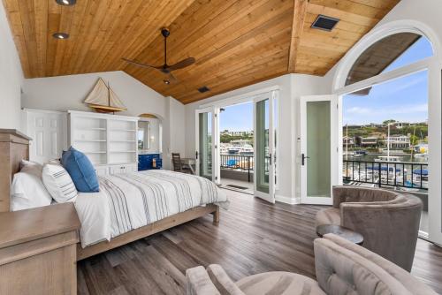 Photo #2 of 301 E Bayfront in Newport Beach, CA
