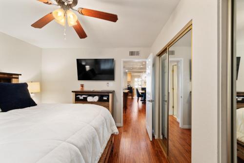 Photo #2 of 208B Harbor View, Steps from the Beach, Free Wifi in Oceanside, CA