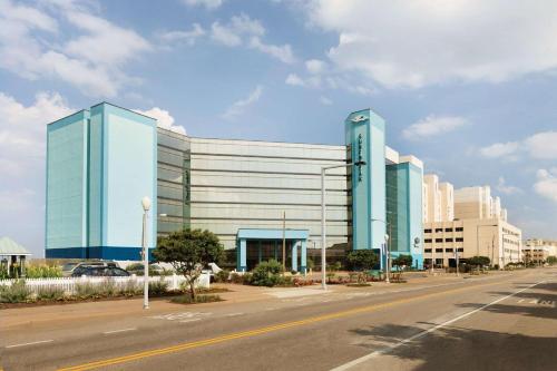 Photo #2 of Surfbreak Virginia Beach Oceanfront, Ascend Hotel Collection in Virginia Beach, VA