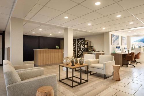 Photo #3 of Surfbreak Virginia Beach Oceanfront, Ascend Hotel Collection in Virginia Beach, VA