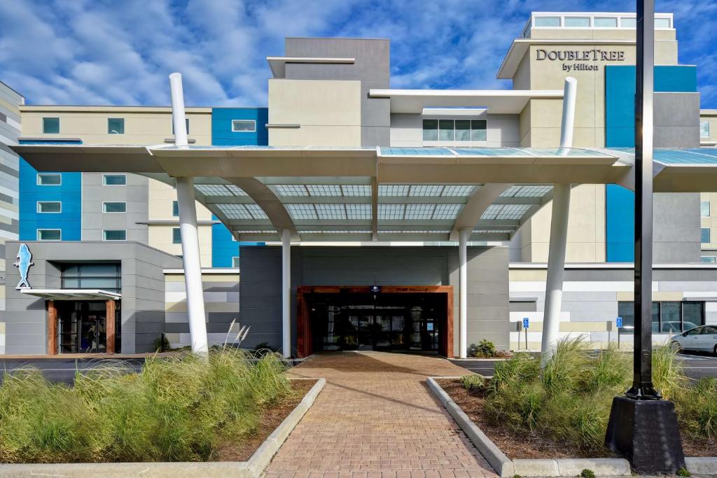Photo of DoubleTree by Hilton Oceanfront Virginia Beach in Virginia Beach, VA
