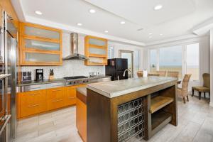 Photo #4 of 204 E Oceanfront B in Newport Beach, CA