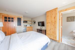 Photo #4 of Lakeside Hotel room #2 in Kings Beach in Kings Beach, CA