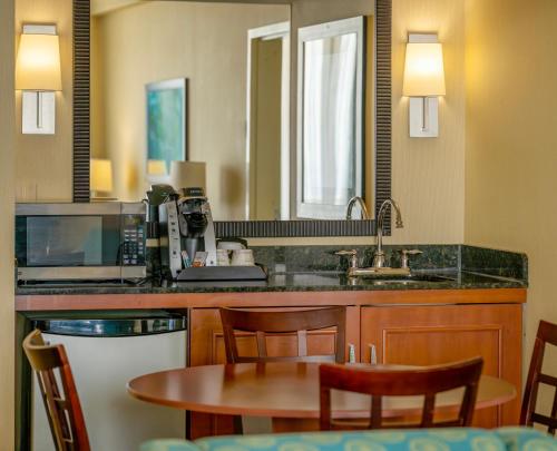 Photo #3 of Holiday Inn & Suites Virginia Beach - North Beach by IHG in Virginia Beach, VA