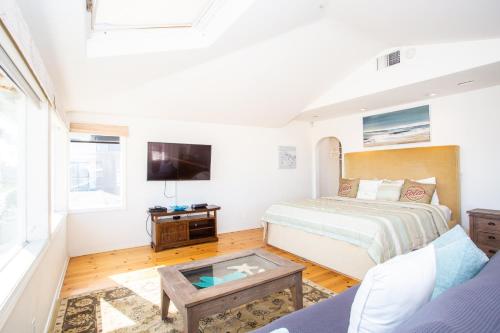 Photo #2 of 1002 E Oceanfront in Newport Beach, CA