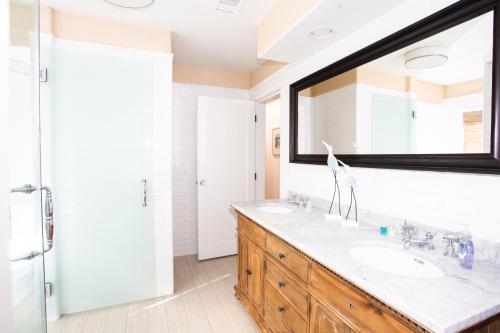 Photo #3 of 1002 E Oceanfront in Newport Beach, CA
