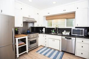Photo #4 of 1002 E Oceanfront in Newport Beach, CA