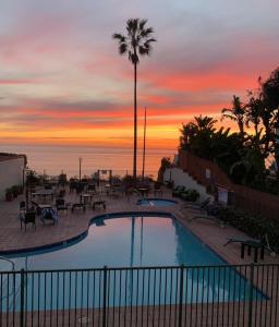 Photo #4 of Ocean Views Moonlight Beach Ocean Deck Pool Hot Tub in Encinitas, CA
