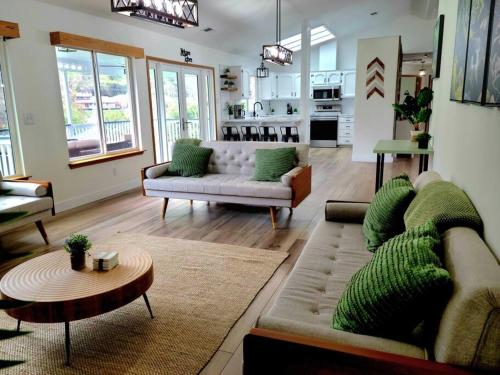 Photo #2 of Oasis Riverfront House -10 min to Sequoia in Three Rivers, CA