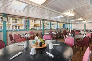 Photo #4 of Howard Johnson by Wyndham Ocean City Oceanfront in Ocean City, MD