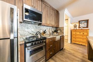Photo #4 of Charming Studio Deluxe w/Full Kitchen #115 at Donner Lake Village in Truckee, CA