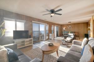 Photo #5 of Oceanfront Getaway - Ocean Views - Fire Pit - BBQ - Beach Access in Carlsbad, CA