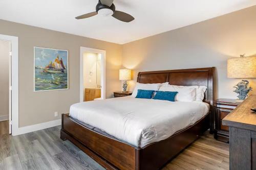 Photo #2 of Beachside Oasis in Newport Beach Steps to Balboa Park, Pier, and The Fun Zone! in Newport Beach, CA