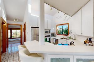 Photo #4 of Calle Paradise in Stinson Beach, CA