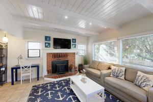 Photo #5 of Calle Paradise in Stinson Beach, CA
