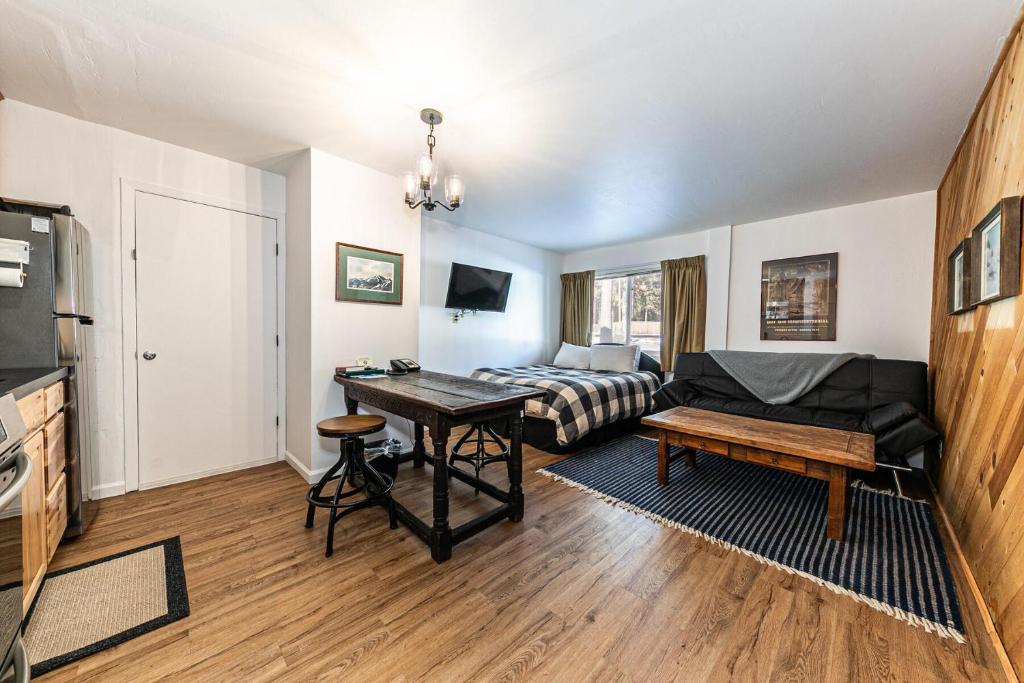 Photo of Cozy Studio w/Kitchen #112 at Donner Lake Village in Truckee, CA