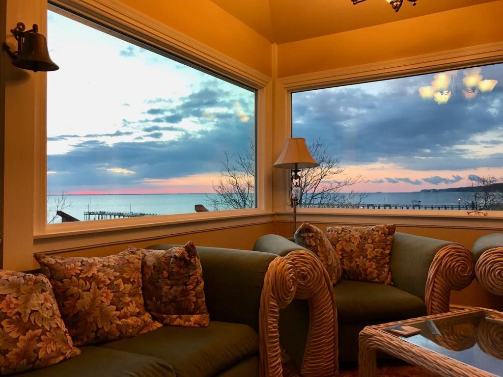 Photo of Magical Bayfrnt Home, Pier, Beach, Fossils, Trails in Edgewater, MD