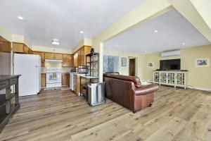 Photo #4 of Sandy Feet Retreat -- Lakefront Retreat With Sand Volleyball Court! in Clearlake Oaks, CA