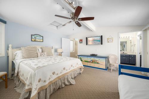 Photo #2 of Luxurious Oceanfront Home with Incredible Views in Newport Beach, CA
