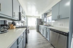 Photo #4 of 8 Beds Home with 4 Car Parking Space - Near DTLB in Long Beach, CA