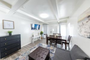 Photo #5 of 8 Beds Home with 4 Car Parking Space - Near DTLB in Long Beach, CA