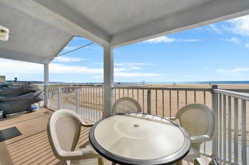 Photo #2 of 1404 W Oceanfront B in Newport Beach, CA