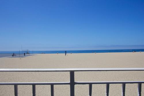 Photo #3 of 1404 W Oceanfront B in Newport Beach, CA