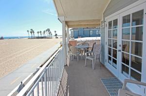 Photo #4 of 1404 W Oceanfront B in Newport Beach, CA