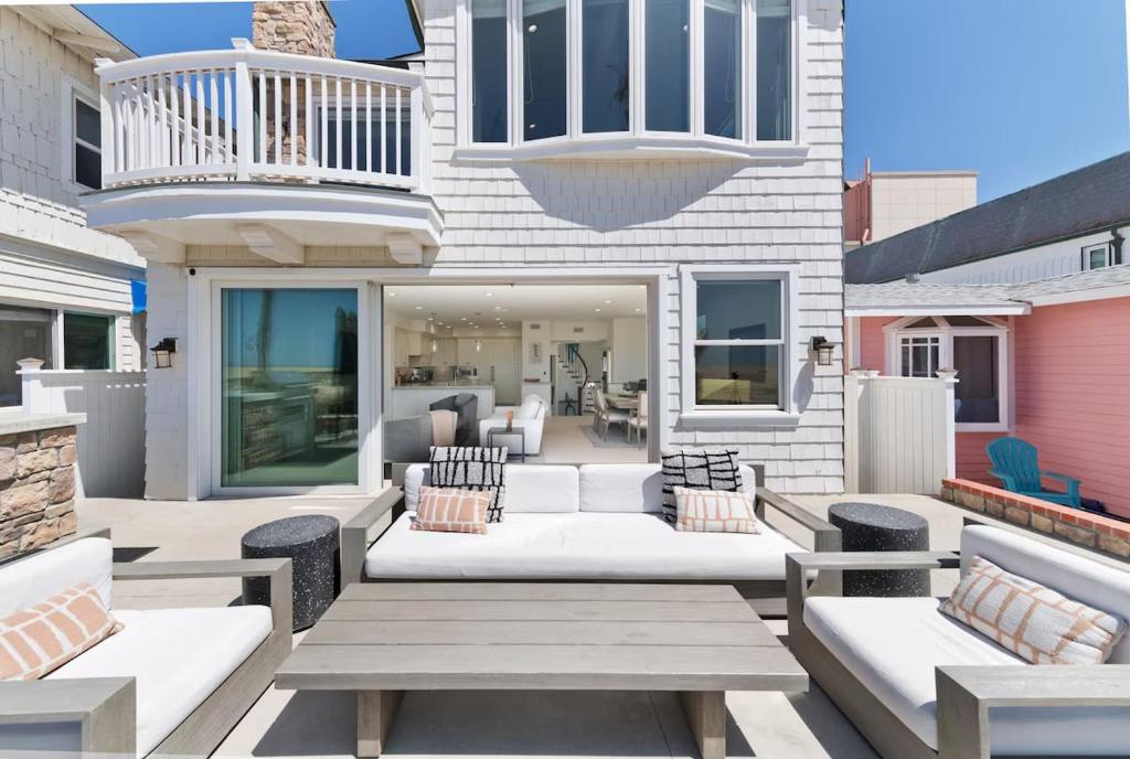 Photo #1 of Oceanfront Escape with Breathtaking Views in Newport Beach, CA