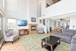 Photo #4 of Spacious Oceanfront Home Near Newport Pier in Newport Beach, CA