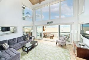 Photo #5 of Spacious Oceanfront Home Near Newport Pier in Newport Beach, CA