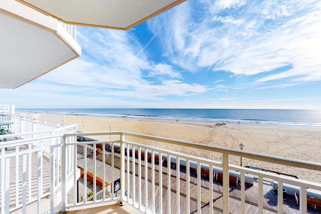 Photo #1 of Oceans Mist 402 in Ocean City, MD