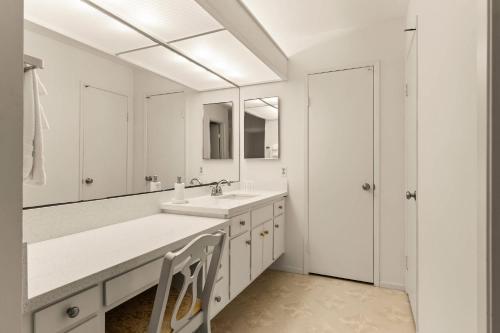 Photo #3 of Waterfront Condo Unmatched Views and Prime Location in San Diego, CA