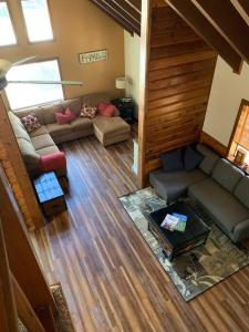 Photo #4 of Fully updated Truckee cabin with plenty of beds in Truckee, CA